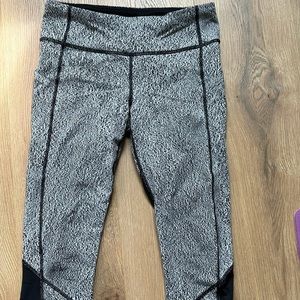 Lululemon Womens 21” Black/White Speckled Fast and Free High Rise Crop Leggings